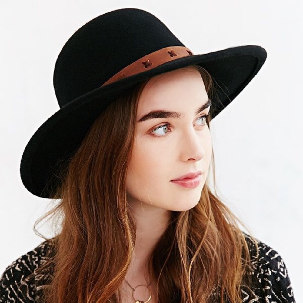 Byron Bay x UO Black Hat